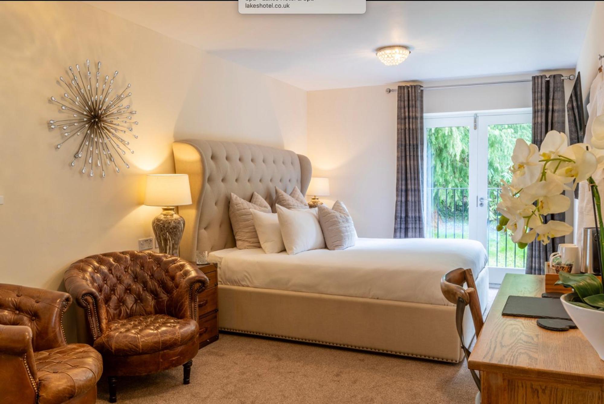 Hotel Lakes &